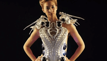 boredpanda:  This 3D-Printed Spider Dress Uses Robotic Arms To Defend Your Personal Space 