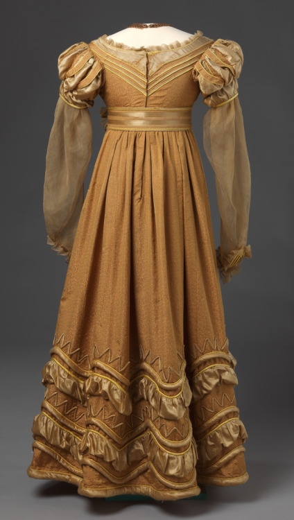 ladysmatter:aneacostumes:The Renaissance revival in Regency styleThough the prime inspiration in Emp