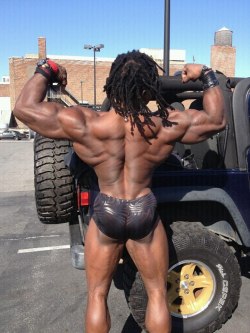 blackprotein:  LOOK @ME FROM BEHIND “BAM”……CAKES 4DAYS!!!!!