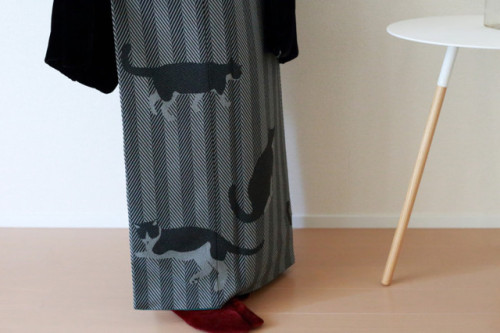 tanuki-kimono:Cats! Cats everywhere :D (outfit seen on)My favourite feature of japanese traditional 