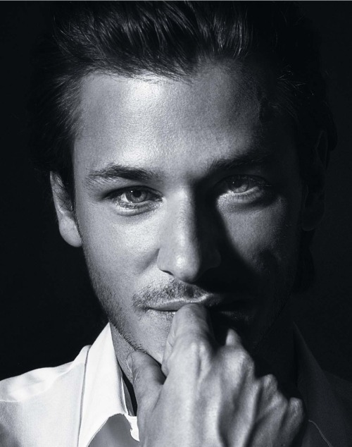 filledelalunedesillusions:  Voilà mes photos du jour pour ma semaine Gaspard Ulliel ! Comme c'est jeudi, c'est noir et blanc ! Eh non je n'ai pas pu choisir alors j'ai mis les 3 (^-^) These are my pictures of the day for my week Gaspard Ulliel ! As it’s