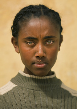 powerful-art:  Woman with green eyes, Dekemhare,