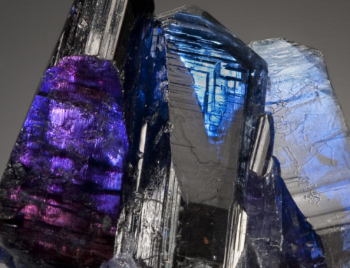 bijoux-et-mineraux:  Tanzanite - Tanzania