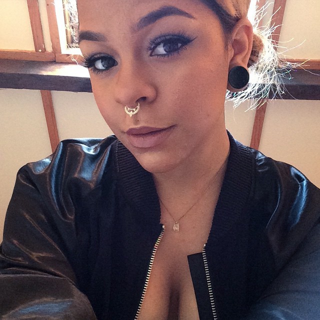 mia-redworth:  Finally got around to fixing me brows 🙌