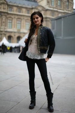 vs-angelwings:  Paris Fashion Week- Isabeli Fontana