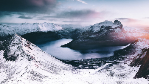 escapekit:Mountain GlowSweden-based photographer Tobias Hägg shares beautiful shots of mountainscape