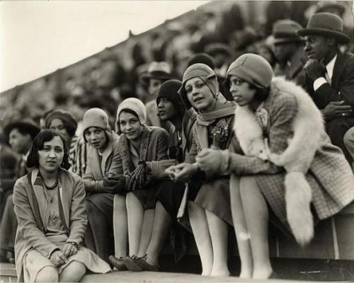 Flappers, 1920s (click to enlarge)