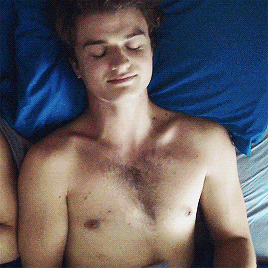 famoushotmen: myperfectionnmyblog:  Joe Keery   All about his chest hair.  