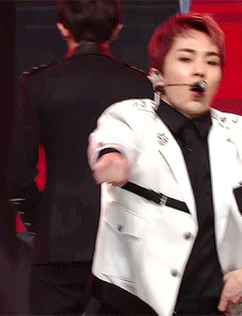 minsoek: 181116 tempo // xiumin