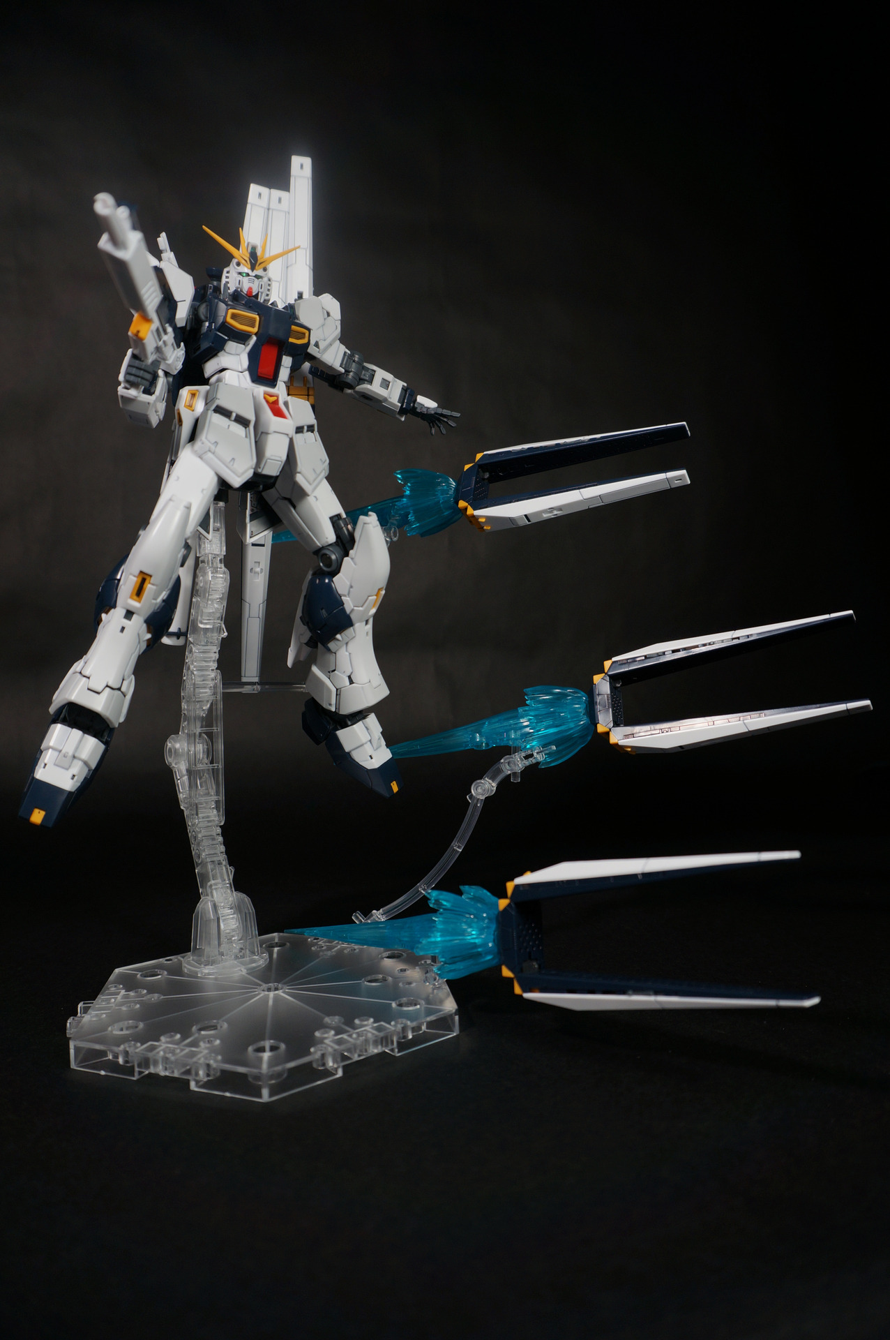 g-29astarothtrinity:  RX-93 Nu Gundam Londo Bell Unit (E.F.S.F.) Amuro Ray’s Custom