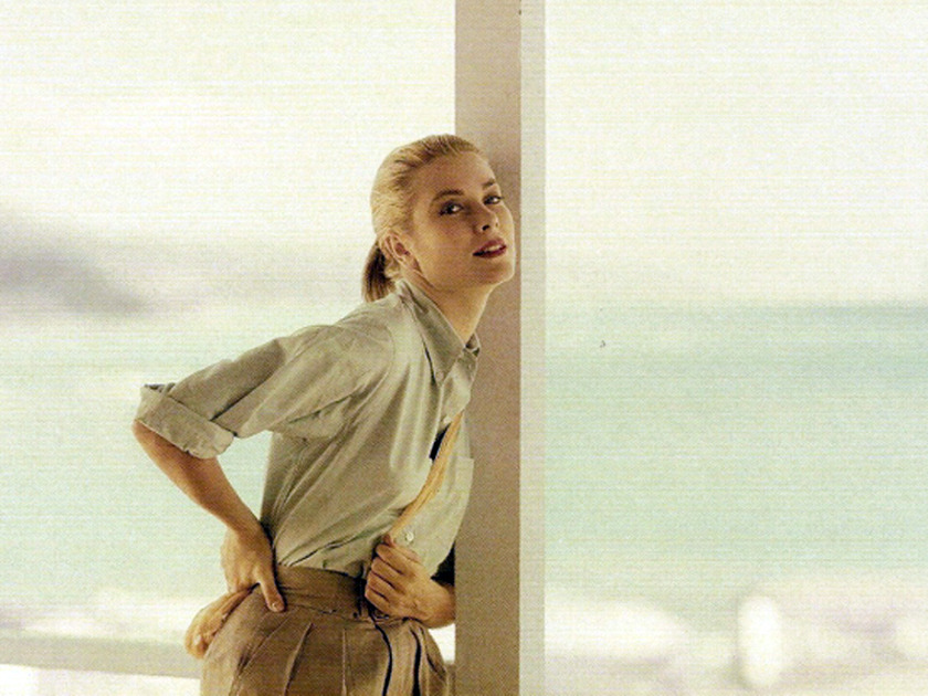 summers-in-hollywood:Grace Kelly on vacation in Jamaica, 1955. Photos by Howell Conant