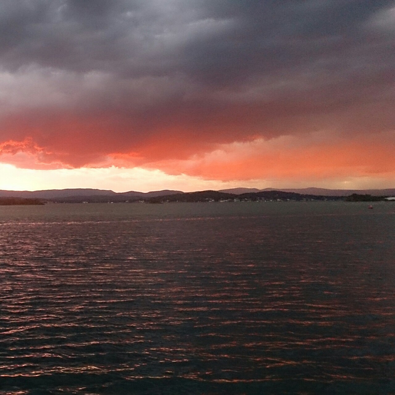 #lakemacquarrie #sunset #storm approaching