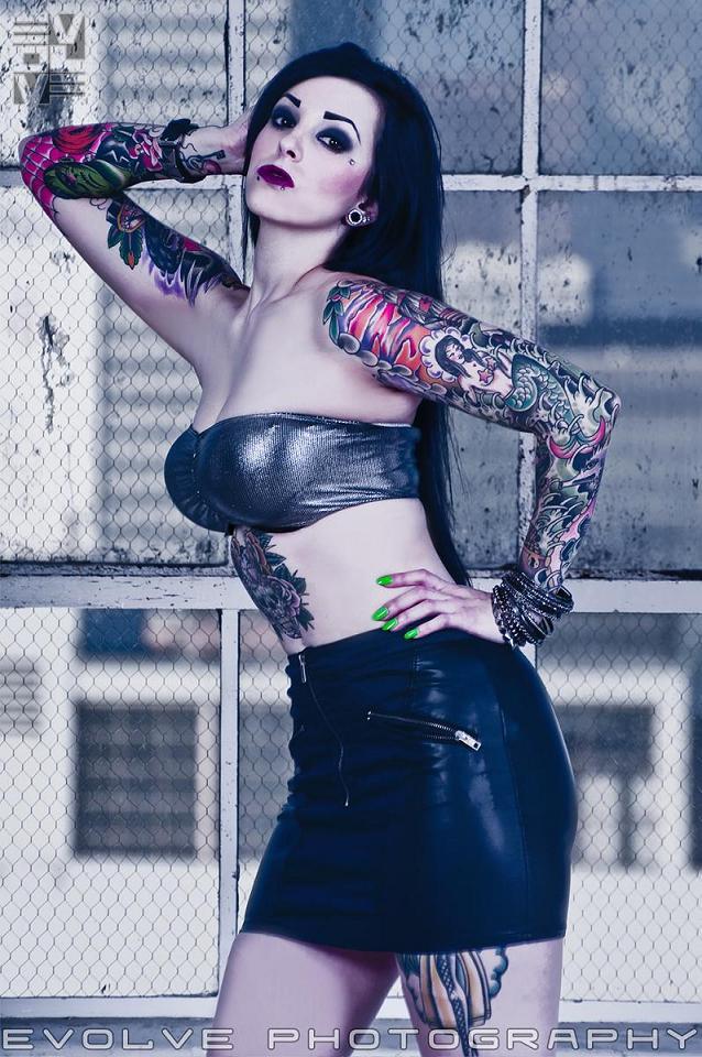 alt-dolls:  Alternative girl http://alt-dolls.tumblr.com/