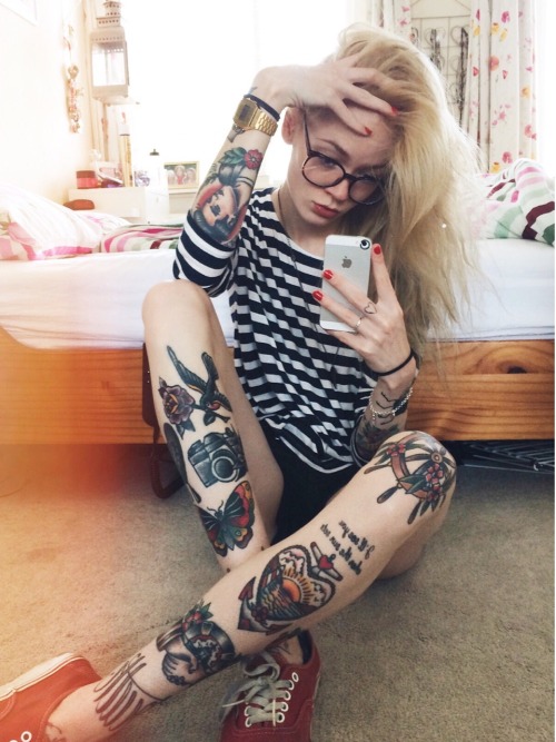 roseyjones:  spent a lil too long in my boiling hot car today and now i actually feel like i’m roasted 🍗😬