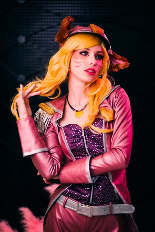 hello-starbuxx:  Popstar Ahri ph: Kevinertia https://linktr.ee/starbuxx 