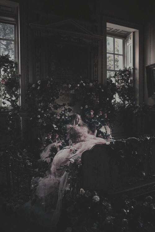 hellkitsune:  ʙʀɪᴀʀ ʀᴏsᴇ ⚘ 