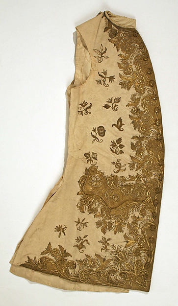 thegentlemanscloset:Waistcoat dating to 1720. Silk with extensive embroidery. The color may have ori