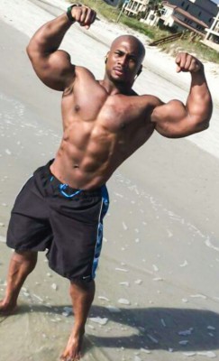 zachmuscle:  #ZachmusclesBlkMuscleIsBest  Yes sexy brother  I need him to work out with me
