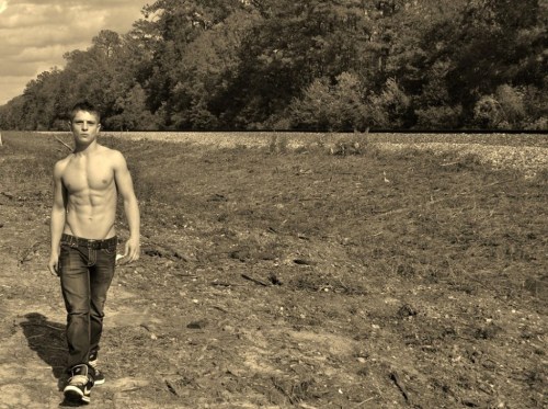 shadowsofsilver:  Cute boy walking. 