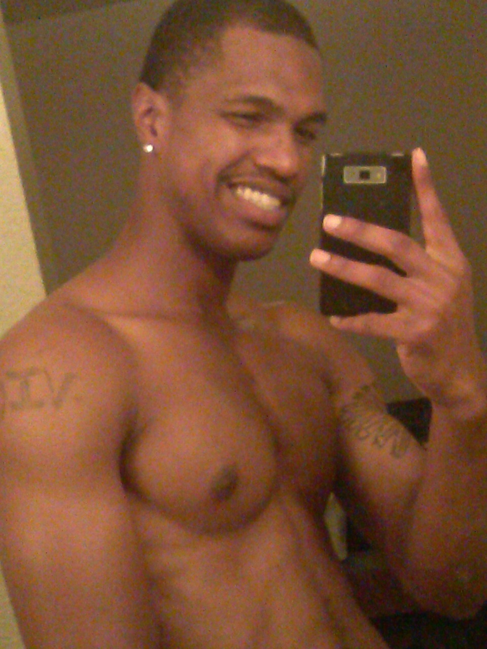 cakesnthighs:  LOOK AT THAT HEAD! I WANT IT!! HOLD N BUST THAT NUT, AS YOU EXPLORE