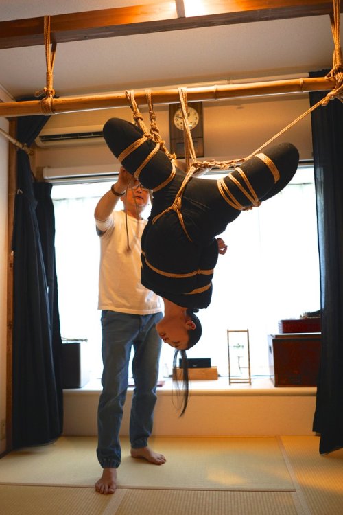 thevertigonetwork:Kinbaku Naka AkiraModel Iroha ShizukiPhoto Chiaki