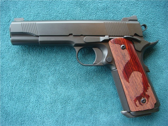gunrunnerhell:  Nighthawk Talon A high end 10mm Auto 1911. The overall selection