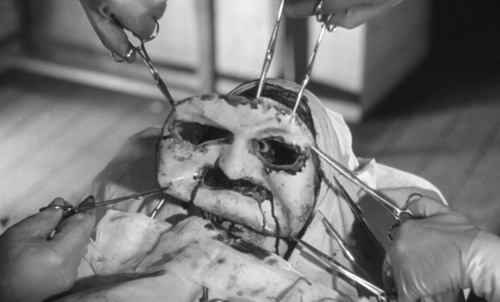 ozu-teapot:Les yeux sans visage (Eyes Without a Face) | Georges Franju | 1960Pierre