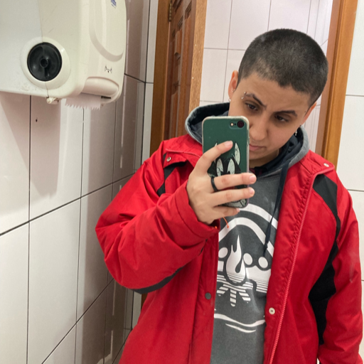 Troco Gente Falsa Por Créditos No Meu Celular.