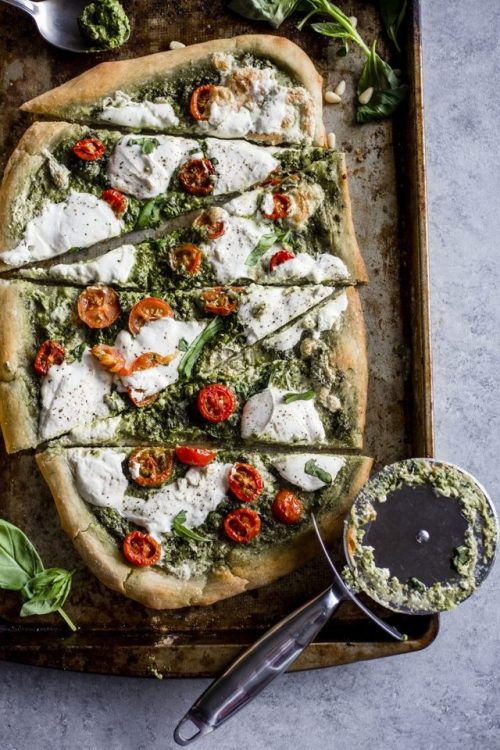 hoardingrecipes:Kale Pesto Pizzadont usually reblog food. buttt