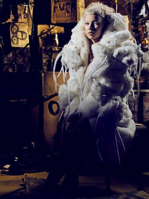 thegentlemanwitch:Just Yolandi being perfect.