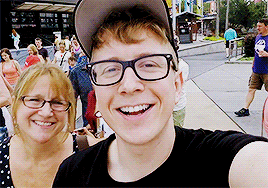 oakleysheart:  Hot Messes Try Rollercoasters