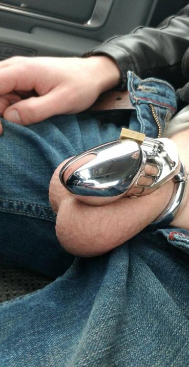 switchcouple90:Mid day check in to @ac1991 on how swollen my balls are and how much bigger they are 