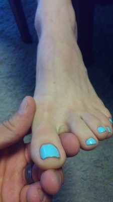 luvyoursexytoes:  Perfectly pale soft white
