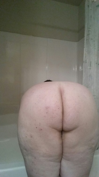 biggirlsrockmyworldx:  knittedbewbs:  Bellie, bewbs, and ass.  Absolute Perfection….
