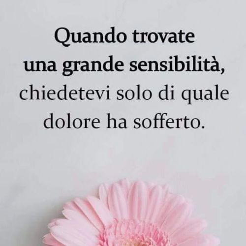 Le persone che nella vita hanno conosciuto e superato la sofferenza difficilmente feriscono gli altri. Chi fa del male lo fa per egoismo, per invidia, per cattiveria, non perché è stato a sua volta ferito. Le sofferenze patite e le cicatrici che...