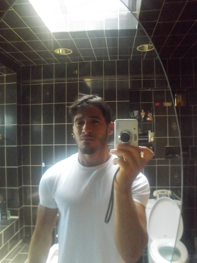 nastyboz:  willwork4wood:  damn. daaaaaaaaaaaaaaaaaaaamn!!!!!!!!!!  Hot str8 guy