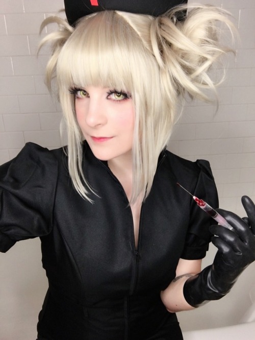 hiso-neko: I redid my nurse Himiko Toga cosplay since I recently updated my wig and got new contacts