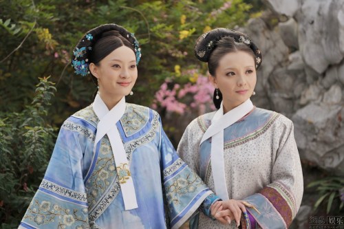 mingsonjia: fuckyeahchinesefashion:Traditional manchu clothes, qizhuang旗装 in Chinese drama 甄嬛传/Zhen 