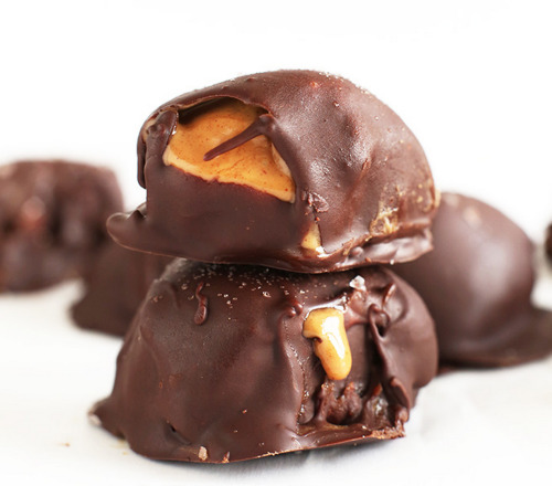 fullcravings:  Vegan/GF 5-Ingredient Chocolate Caramel Peanut Butter Truffles