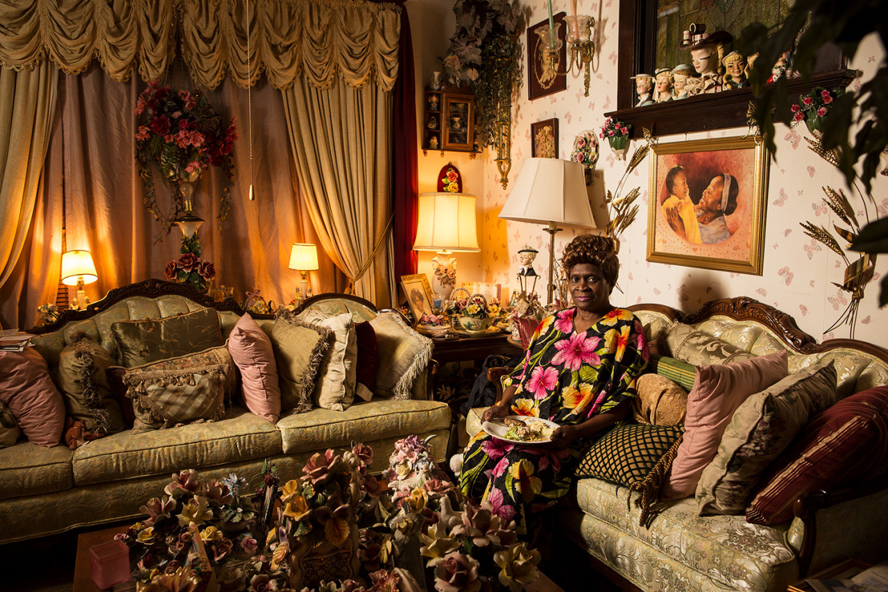 bobbycaputo:     Lois Bielefeld | Weeknight Dinners    Photographer Reveals What