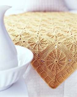 crochetmelovely:  dreaminvintage:  Such a beautiful pattern!  http://www.ravelry.com/patterns/library/sunny-spreadFree crochet pattern! :)