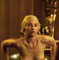 Hotcelebgifs:  Emilia Clarke  O