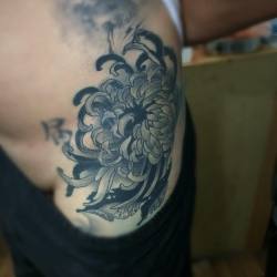 #Tattoo #tatuaje #tatu #ink #inked #inkedup #inklife #crisantemo