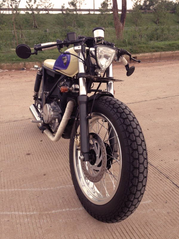 garageprojectmotorcycles:  Mahatma from Besi Moto in Indonesia sent me some pics