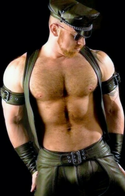 leathercladmids: leatherarmysport: #LeatherArmySport   Beautiful leatherman  