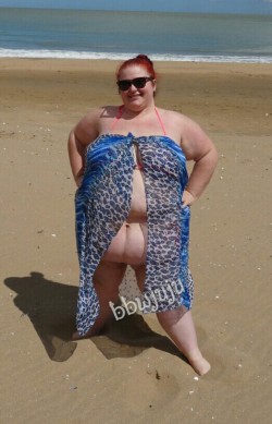 garyplv: john-r-d:   bbwjuju:  Day at the beach pt1  Bikini Babe   √   My kind of bikini body