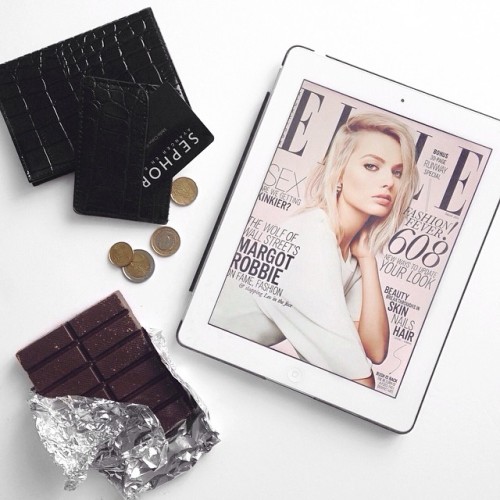 ✖️4:00 pm✖️ No I didn&rsquo;t eat the whole thing &hellip;Or did I ? ;) passport cover | h&a