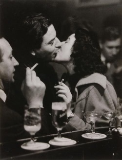 theniftyfifties:  A couple kissing at the bar, 1956.  