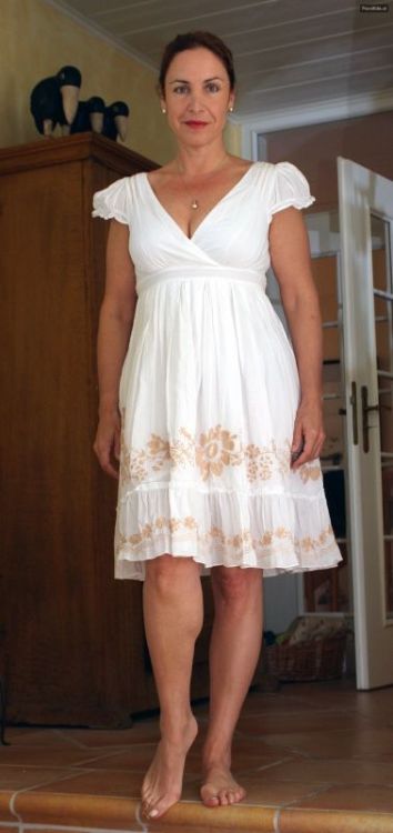 I love it when my mother-in-law wears dresses like this.