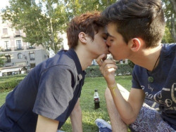 2boys-are-better:  Awwww :3